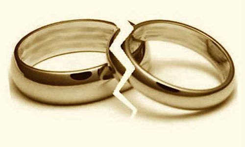 Two broken wedding bands symbolizing a short-term marriage divorce.